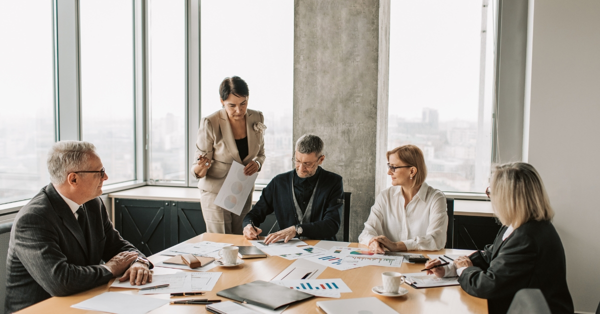 Relações Públicas em Tempos de Polarização: Estratégias para Equilibrar Discursos, Proteger Reputações e Gerir Públicos em Constante Transformação